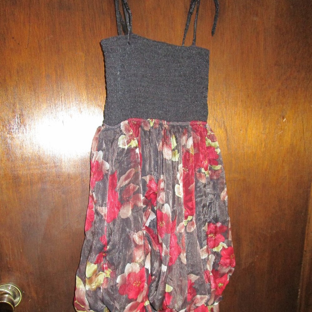 A beautiful Hawaiian summer dress that can be to a flirty dress